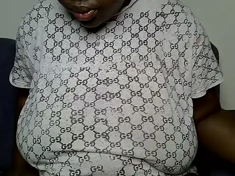 Tashazbabe webcam