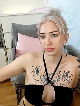 Gina-Lumara webcam