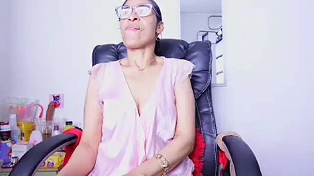 Aries_Mature live cam on StripChat
