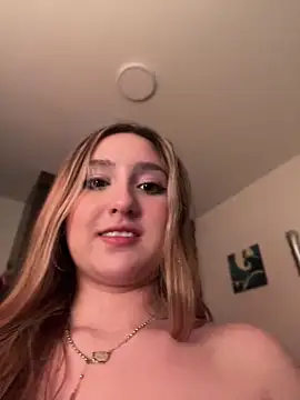 MoraInFire live cam on StripChat