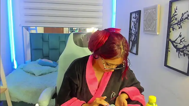 Sara_Red_X webcam