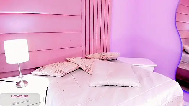 CALLMEATENEA webcam