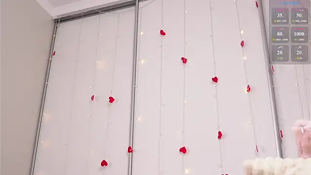 cherlyguss (F teen) - melt ice cube on my hot tits