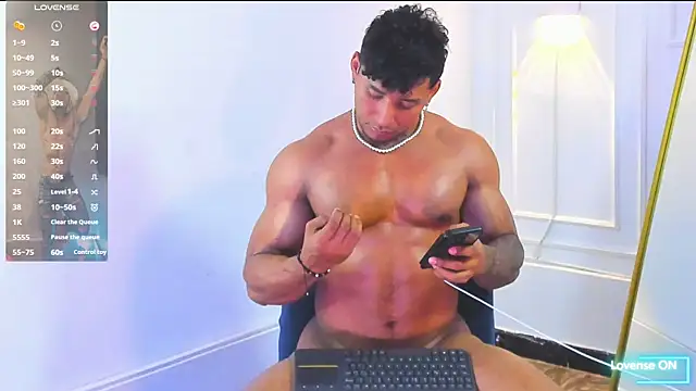 bradley_smith live cam on StripChat