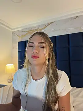 EmmaJhoons webcam