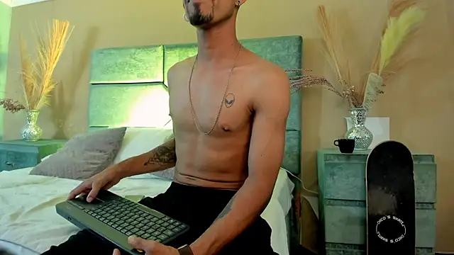 NoaahTylor webcam