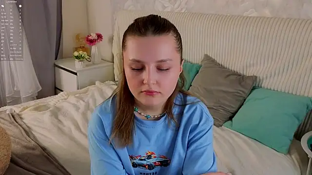 LorriMonz webcam