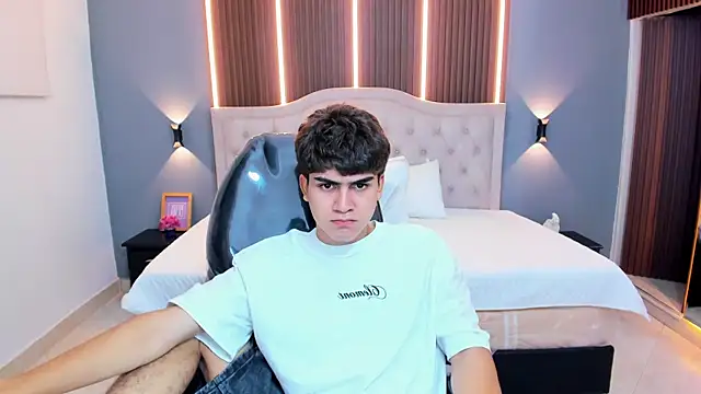 Tommy18__ webcam