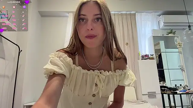 selena_favn webcam