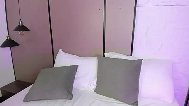elara_bloom_ webcam
