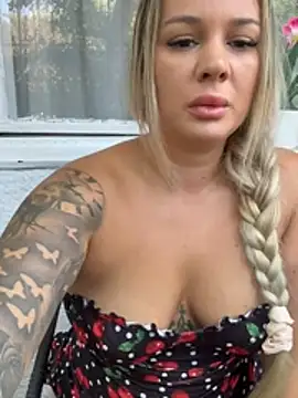 xXBigPeachBunnyxXx webcam