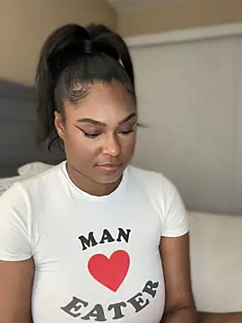 CandyLuxxxx webcam