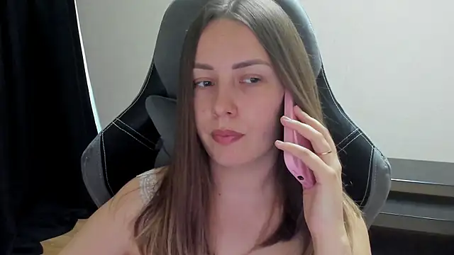 Mia_shy1 webcam
