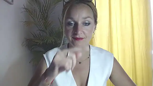 AliciaDesire webcam