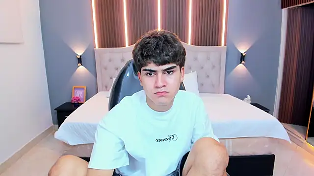 Tommy18__ webcam