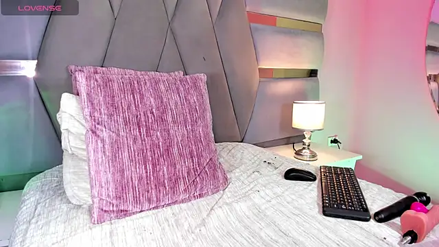 call_me_nora webcam