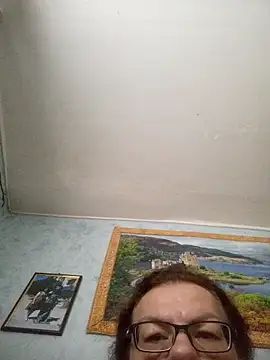 Olena72531 webcam