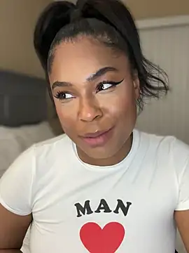 CandyLuxxxx webcam