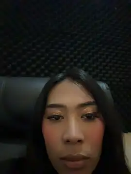 hugecock_tamira webcam