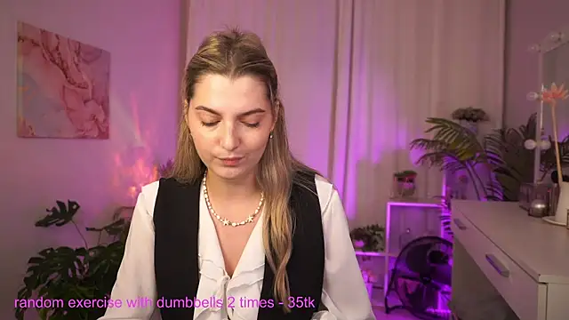 LucreciaStorm webcam