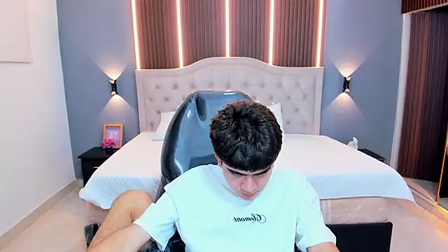 Tommy18__ webcam