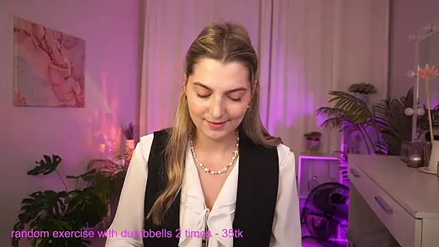 LucreciaStorm webcam