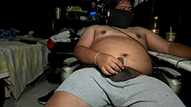 mikfgh50 live cam on StripChat