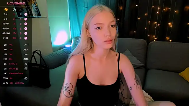 AnyaTaylor_ webcam