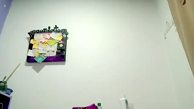 PetiteIvoryQueen19 webcam