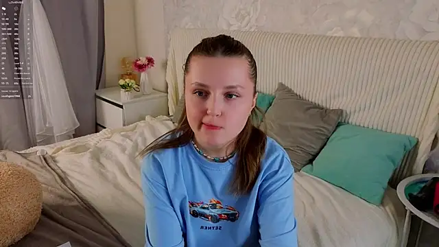 LorriMonz webcam