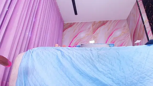 sofi_decker webcam