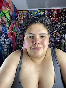 Hailey_Curvy