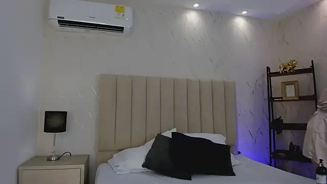 LilithHarperr_ webcam