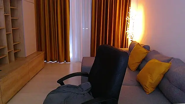 mia_bloomy webcam