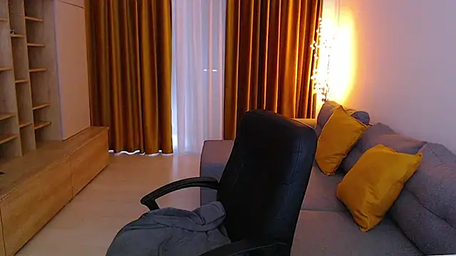 mia_bloomy webcam