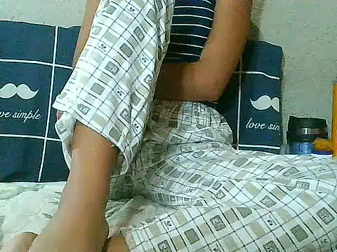 PinaySkinnyGirl webcam