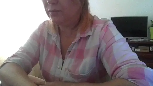 ElenaLove888 webcam