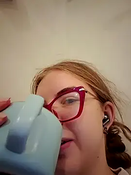Sarah_HS live cam on StripChat