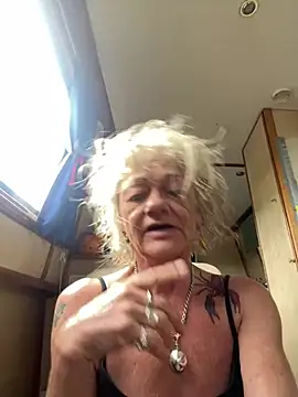 ladyboatlady live cam on StripChat