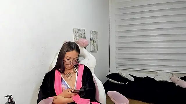 Brith_ness live cam on StripChat