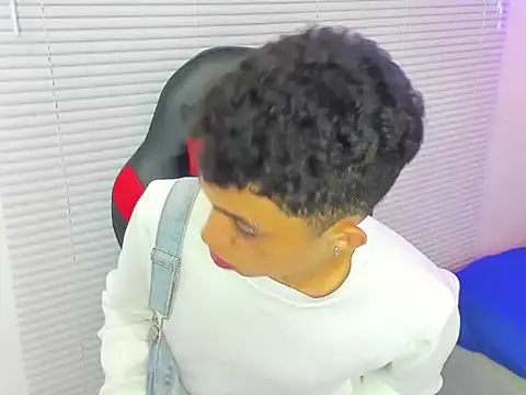 cameron_lux77