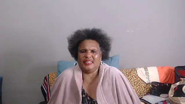 GrandBustyMelon webcam