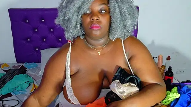 ebony_NeighborMoans webcam