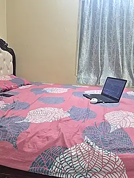 Bubbly_143 webcam