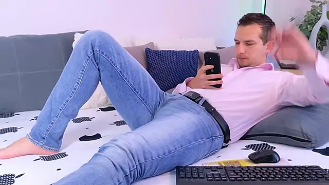 jimmy_doss (M young) - Touch me!!!! Make me horny and Cum!!!