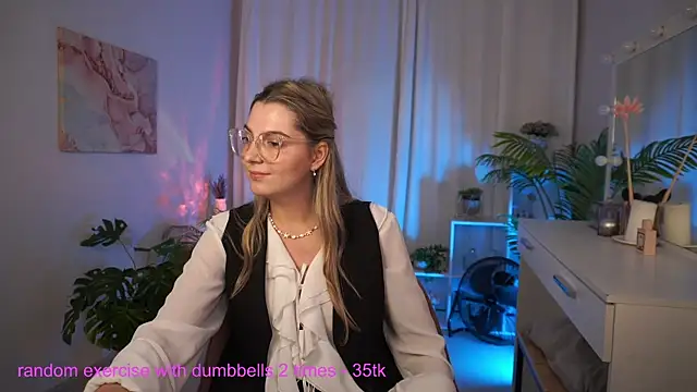 LucreciaStorm webcam