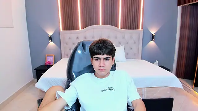 Tommy18__ webcam