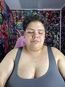 Hailey_Curvy webcam