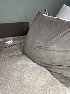 LaraVoosh webcam