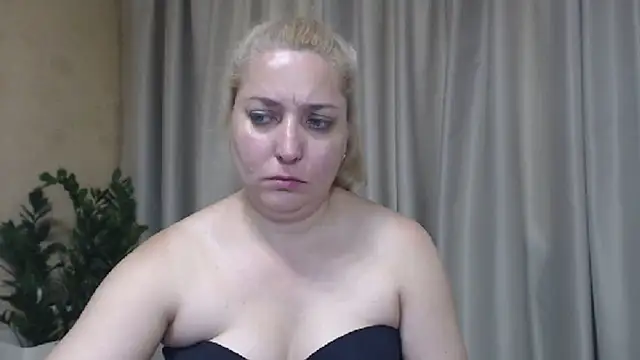 sweetpussy13 webcam